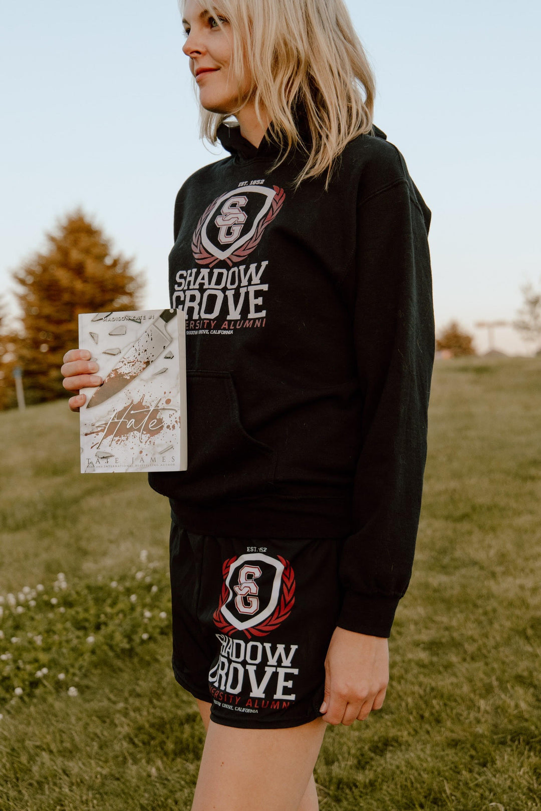 Tate James- Universidad Shadow Grove Sudadera con capucha unisex